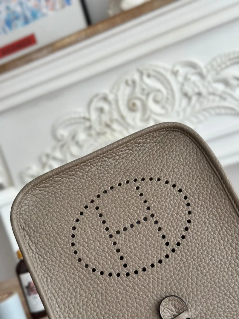Hermes Gray Leather Crossbody Bag - Image 4