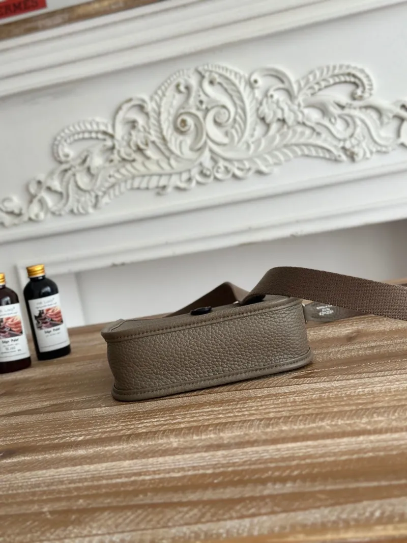 Hermes Gray Leather Crossbody Bag - Image 6