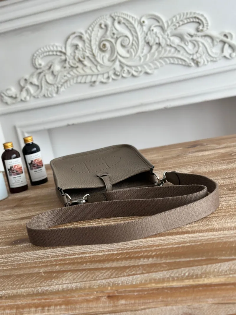 Hermes Gray Leather Crossbody Bag - Image 7