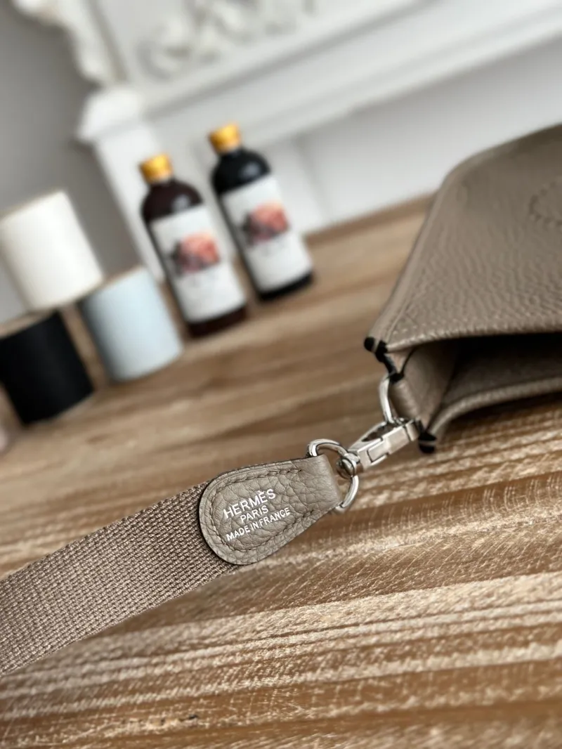 Hermes Gray Leather Crossbody Bag - Image 8