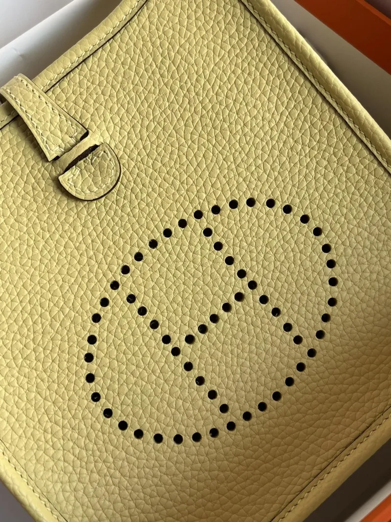 Hermes Pale Yellow Leather Crossbody Satchel Bag - Image 4