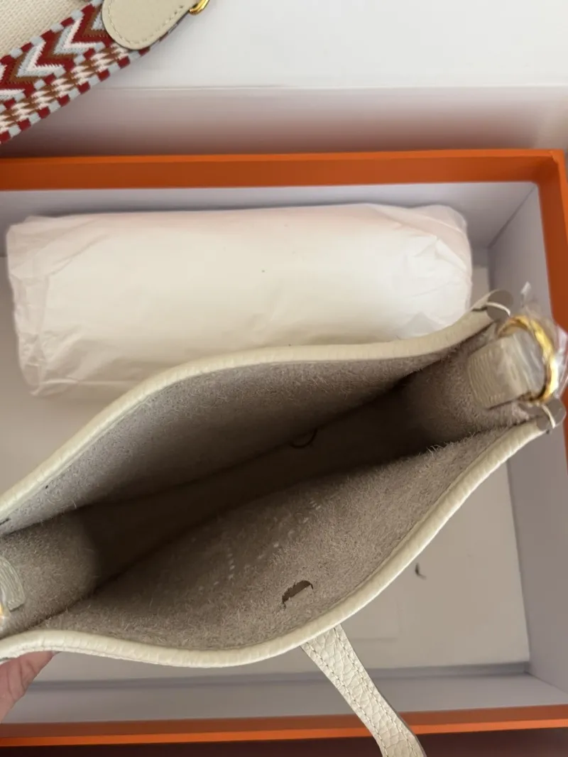 Alternative view of Hermes Cream Crossbody Satchel Bag 141