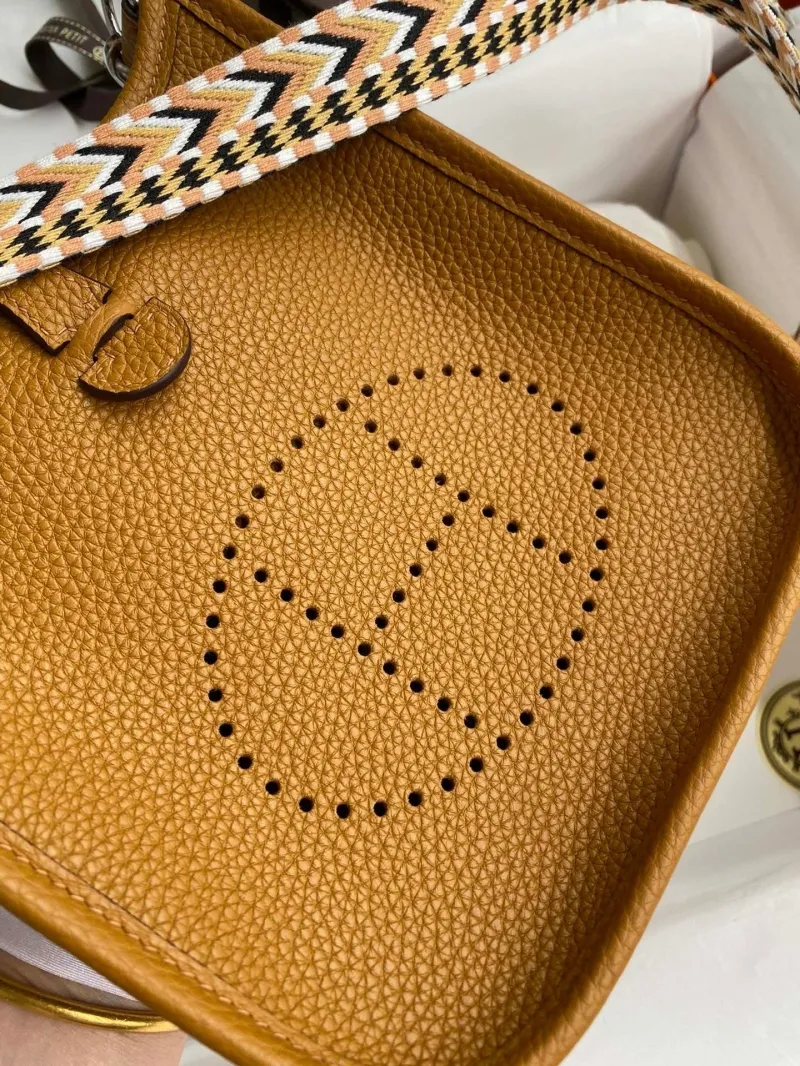 Hermes Tan Leather Crossbody Bag - Image 3