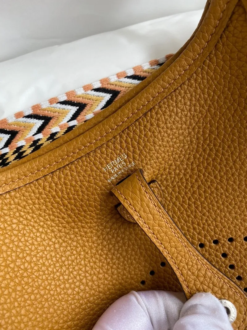 Hermes Tan Leather Crossbody Bag - Image 4