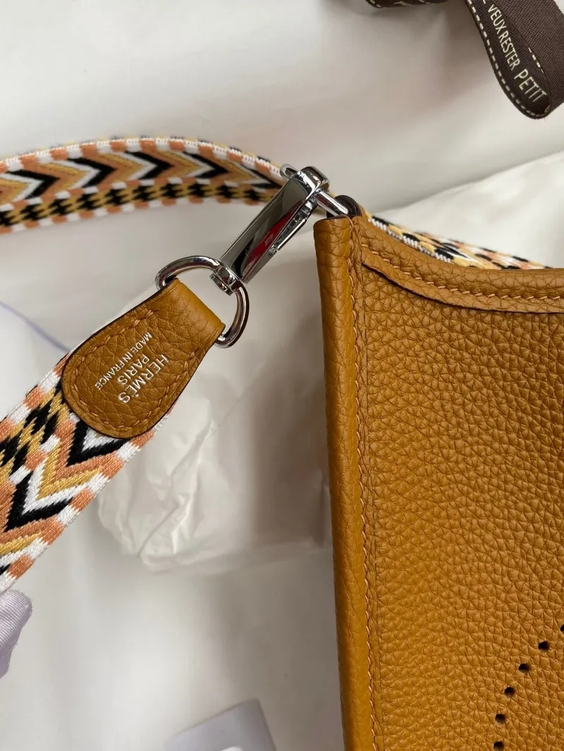 Hermes Tan Leather Crossbody Bag - Image 5