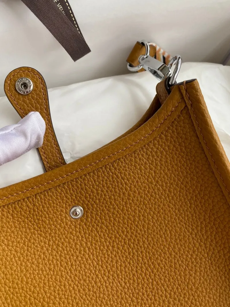 Hermes Tan Leather Crossbody Bag - Image 6
