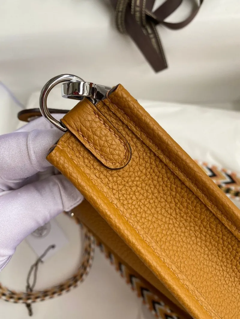 Hermes Tan Leather Crossbody Bag - Image 7
