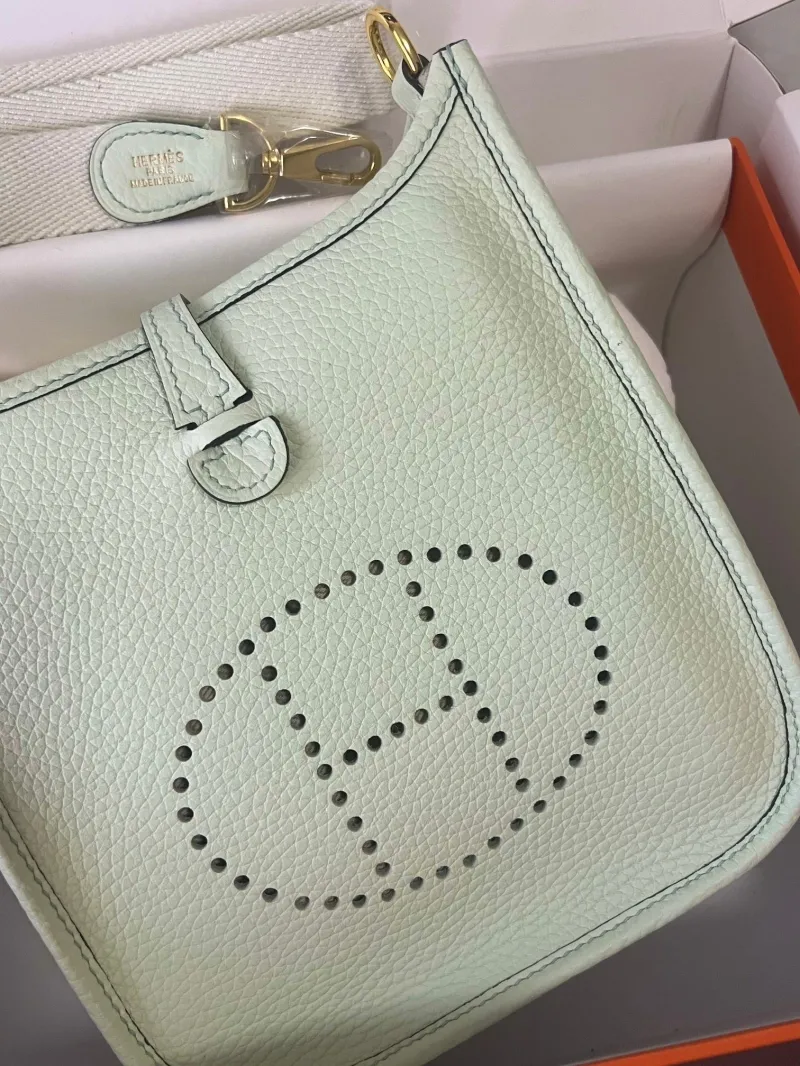 Hermes Light Mint Leather Crossbody Satchel Bag - Image 4
