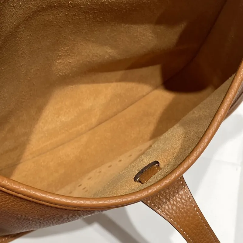 Hermes Tan Leather Crossbody Bag - Image 9