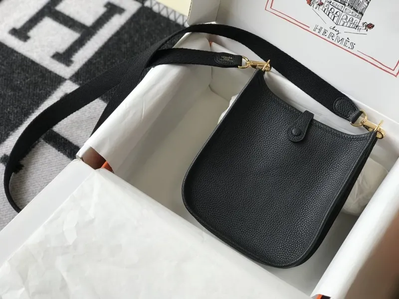 Hermes Black Leather Crossbody Satchel Bag - Image 3