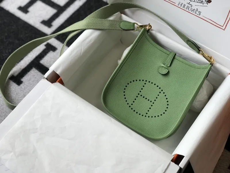 Alternative view of Hermes Light Green Crossbody Satchel Bag 192