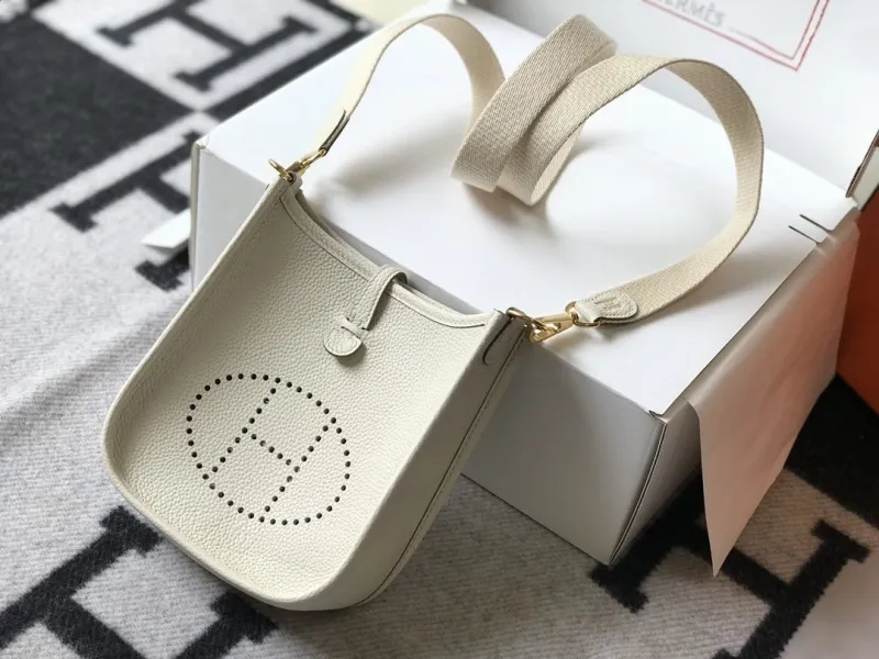 Hermes Cream White Leather Crossbody Satchel Bag - Image 9