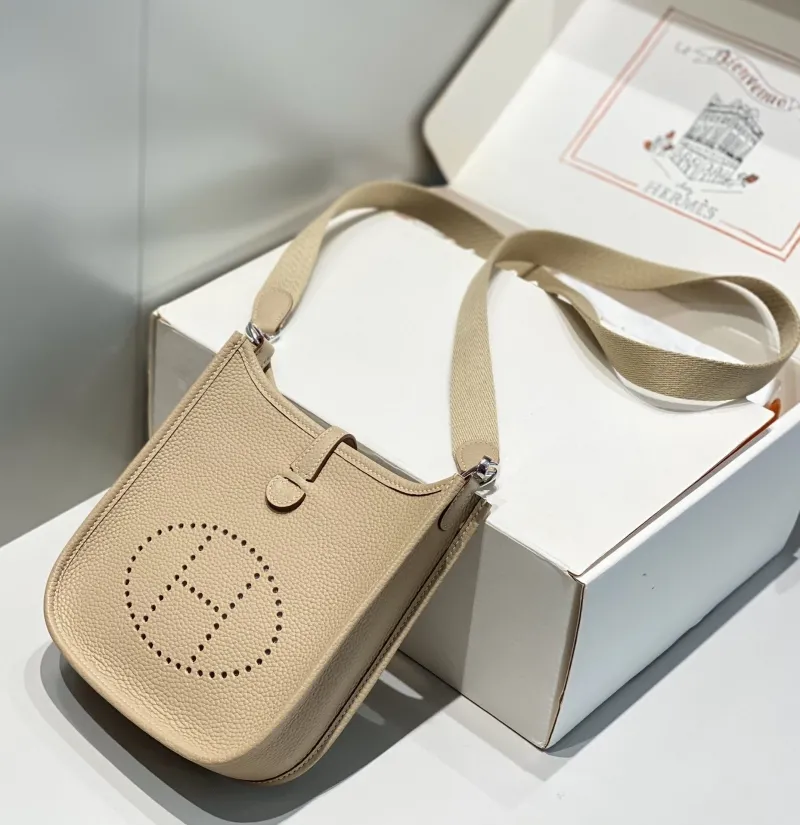 Hermes Beige Leather Crossbody Satchel Bag - Image 4