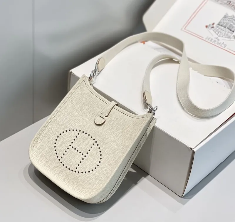 Hermes Cream Leather Crossbody Satchel Bag - Image 4