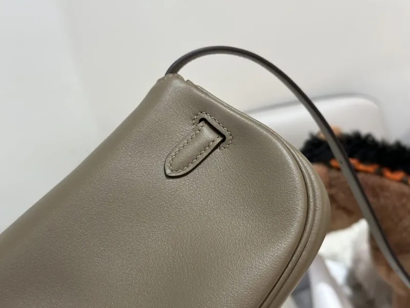 Hermes Taupe Leather Satchel Bag 277 - Image 6