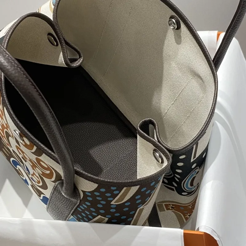 Hermes Multi-color Printed Canvas Shopping Tote Bag - Image 9