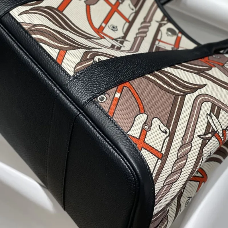 Hermes Horse Print Canvas Leather Tote Bag - Image 7
