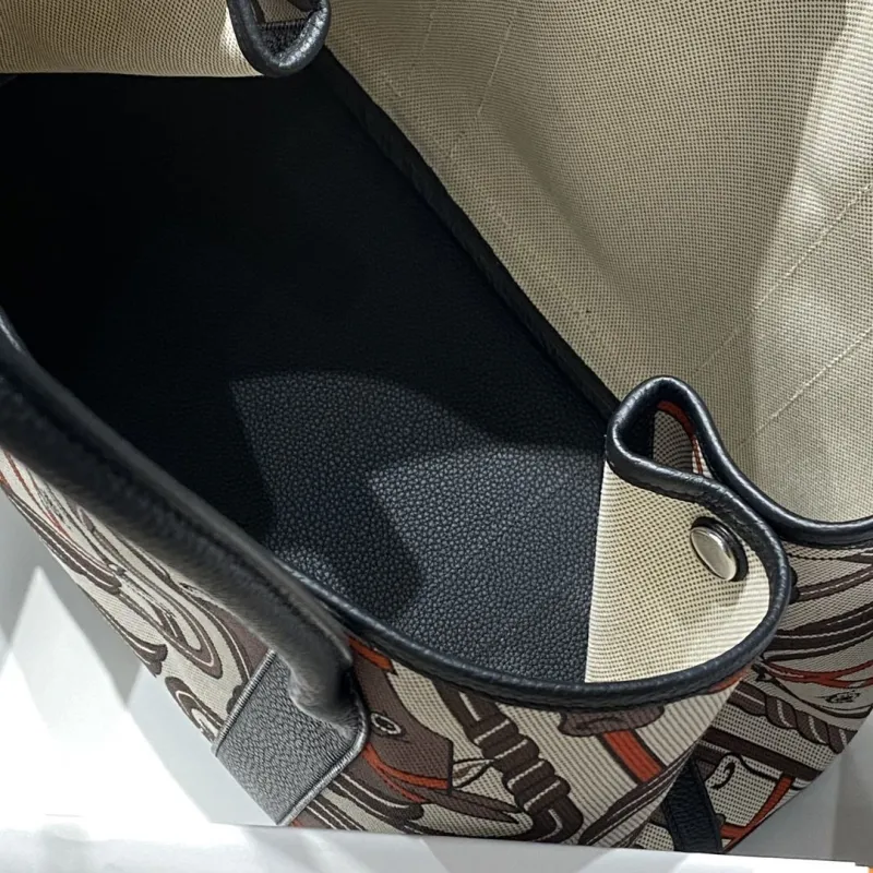 Hermes Horse Print Canvas Leather Tote Bag - Image 8