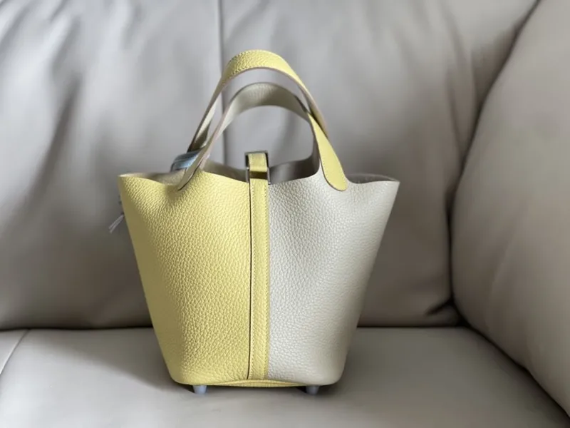 Hermes Cream Yellow Bucket Handbag with Pegasus Charm - Image 4
