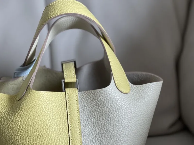 Hermes Cream Yellow Bucket Handbag with Pegasus Charm - Image 5