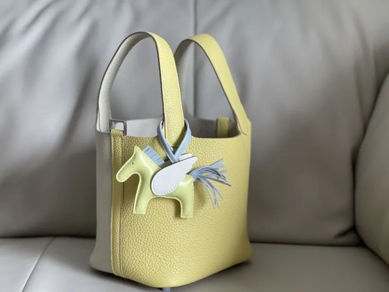 Hermes Cream Yellow Bucket Handbag with Pegasus Charm - Image 8