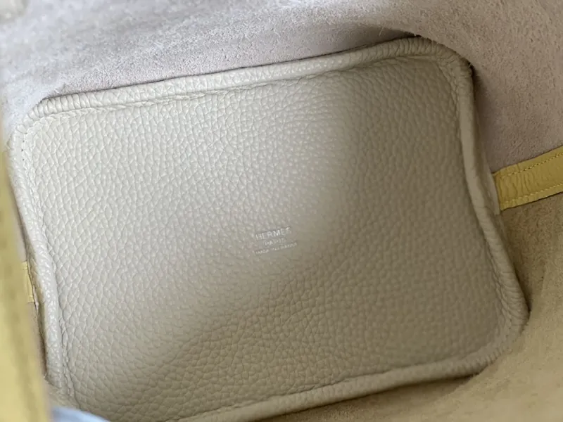 Hermes Cream Yellow Bucket Handbag with Pegasus Charm - Image 9