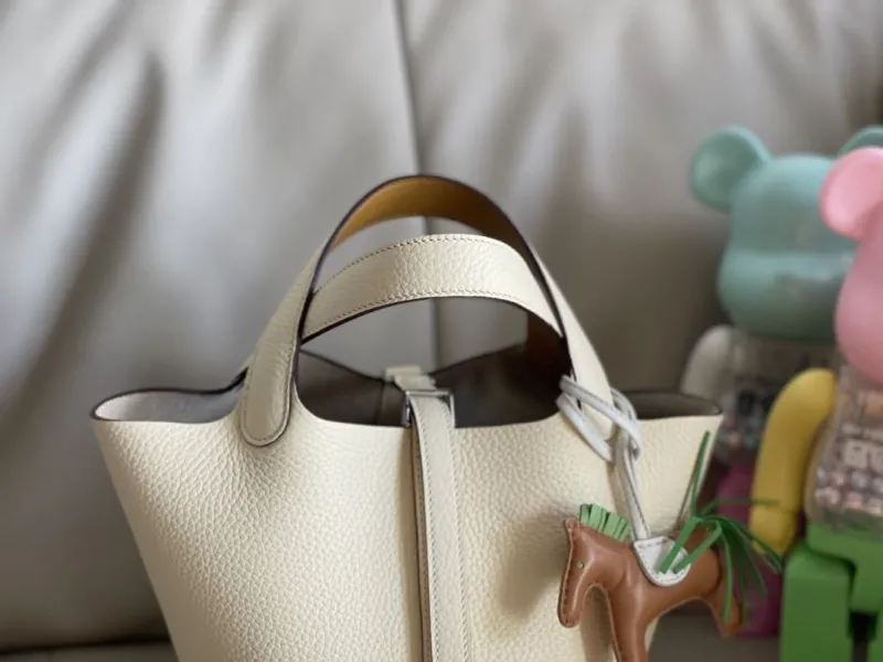 Hermes Cream Leather Bucket Handbag with Horse Charm - Image 3