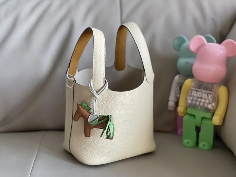 Hermes Cream Leather Bucket Handbag with Horse Charm - Image 5