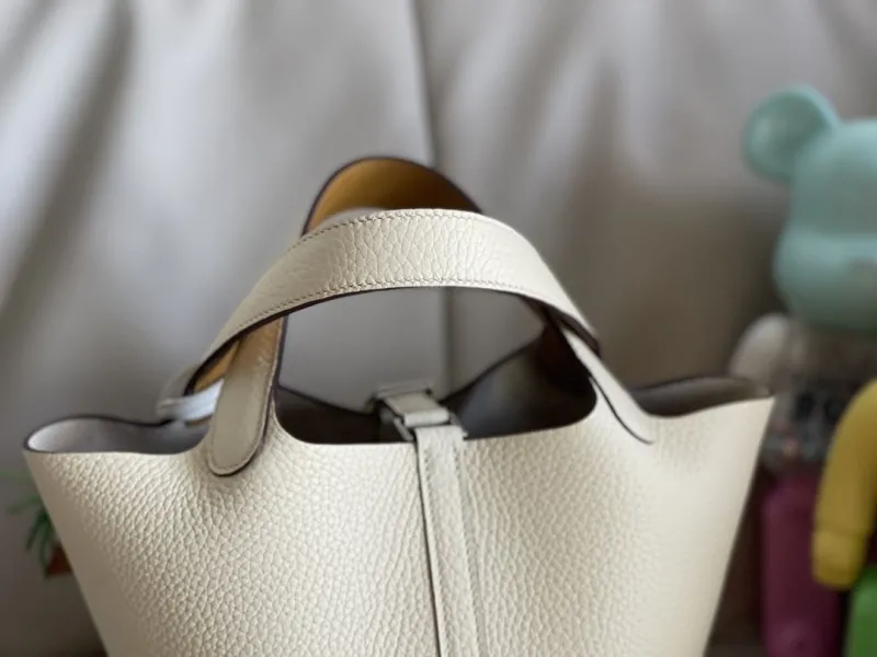 Hermes Cream Leather Bucket Handbag with Horse Charm - Image 8