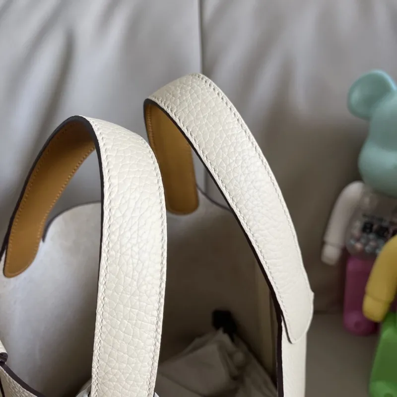 Hermes Cream Leather Bucket Handbag with Horse Charm - Image 9