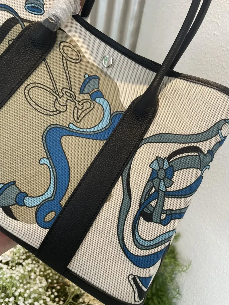 Alternative view of Hermes 31 Blue Equestrian Print Canvas Tote Bag