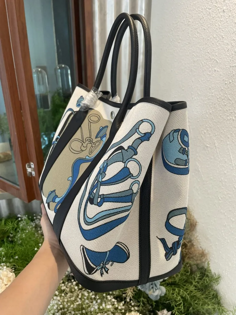 Hermes 31 Blue Equestrian Print Canvas Tote Bag - Image 3