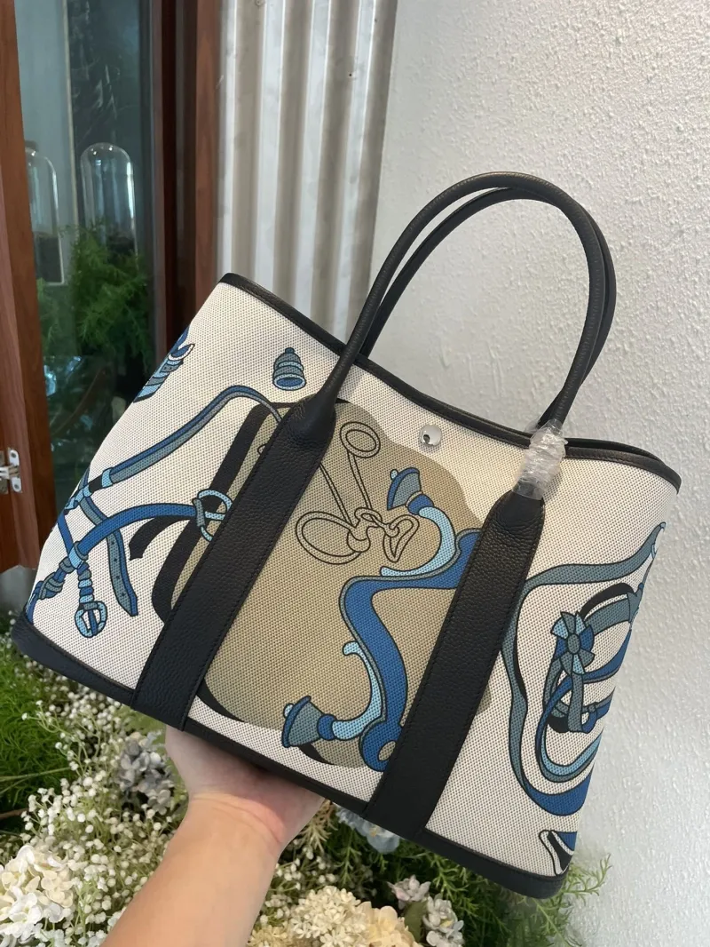 Hermes 31 Blue Equestrian Print Canvas Tote Bag - Image 4