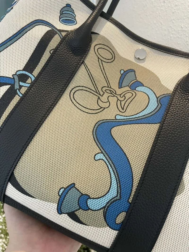 Hermes 31 Blue Equestrian Print Canvas Tote Bag - Image 5