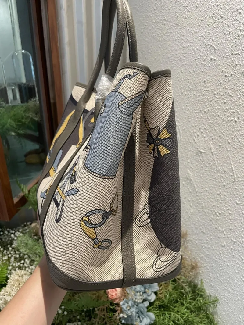 Alternative view of Hermes Gray Beige Canvas Tote Bag