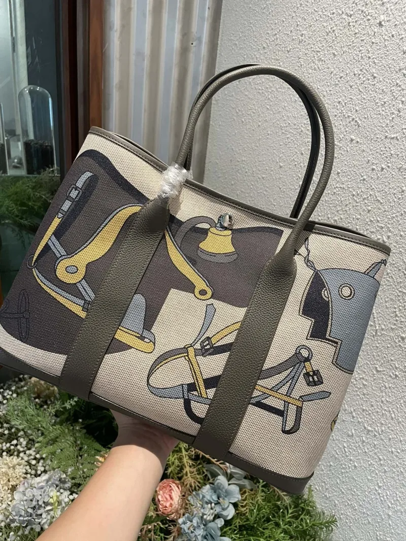 Hermes Gray Beige Canvas Tote Bag - Image 3