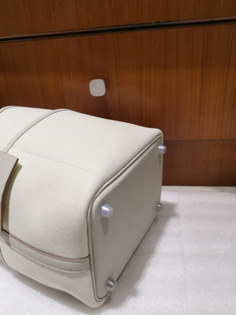 Hermes Cream Bucket Shopping Bag 35 - Image 9