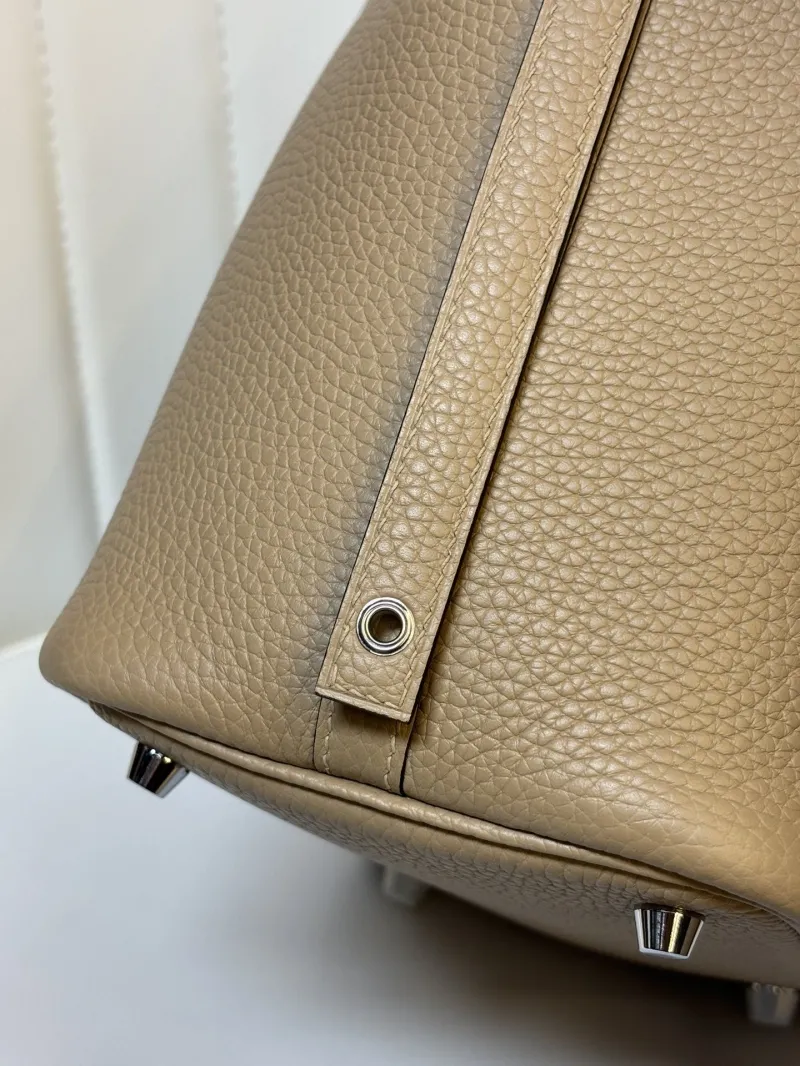 Hermes Beige Leather Bucket Bag - Image 4