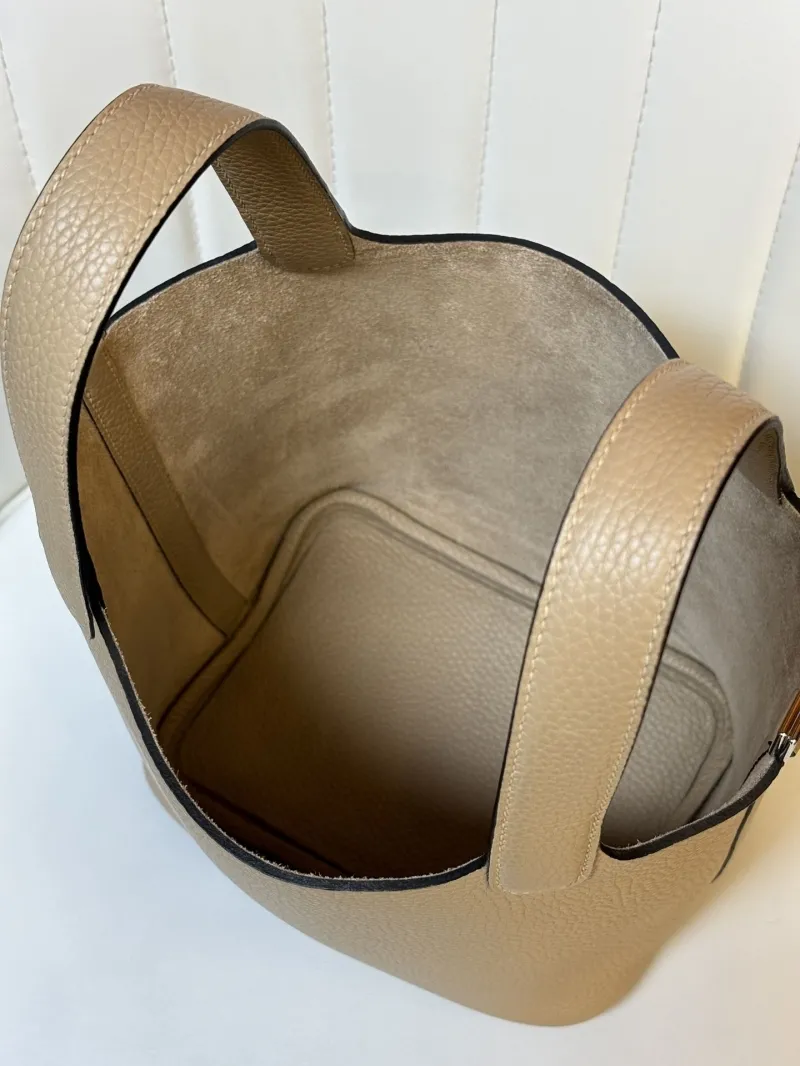 Hermes Beige Leather Bucket Bag - Image 5