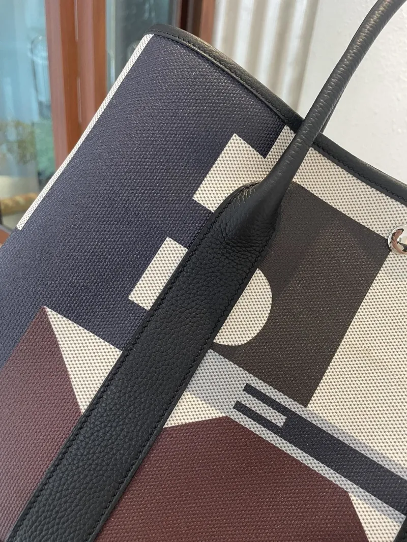Alternative view of Hermes Shopping Bags-67