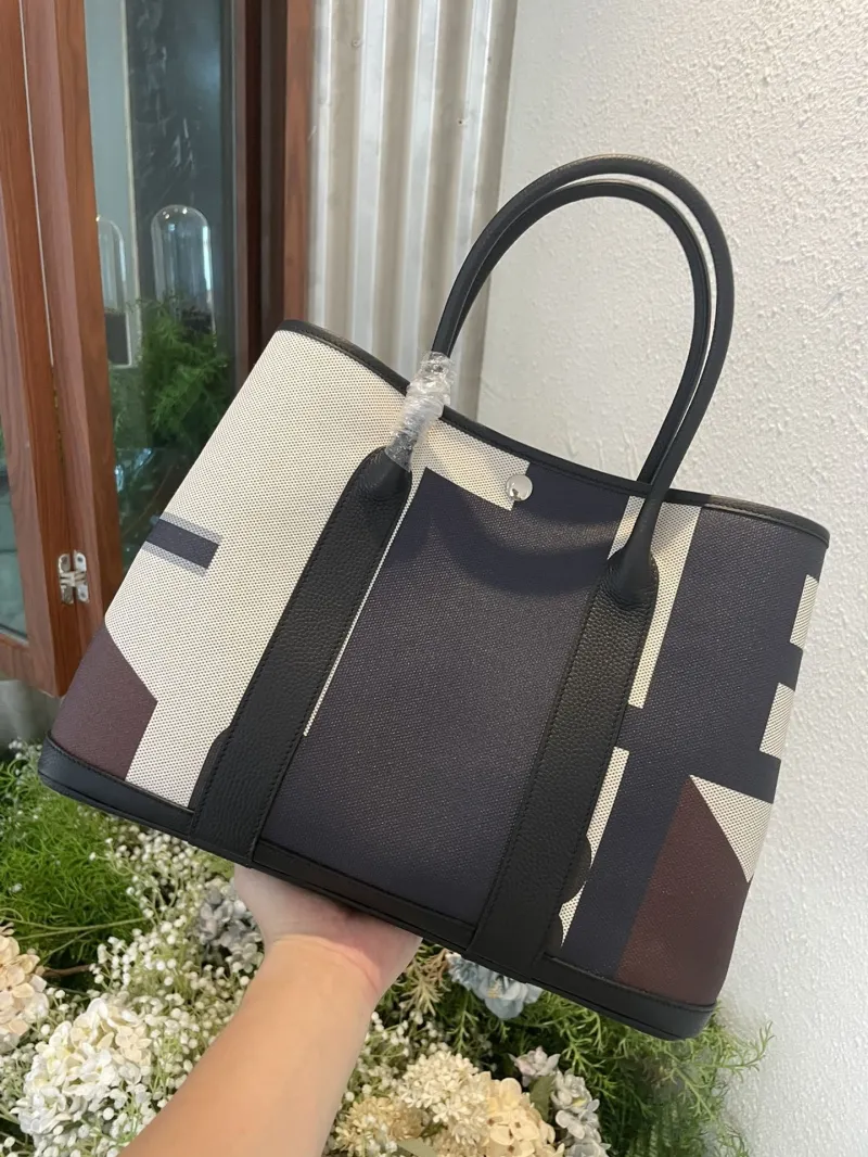 Hermes Geometric Pattern Canvas Tote Bag - Image 4