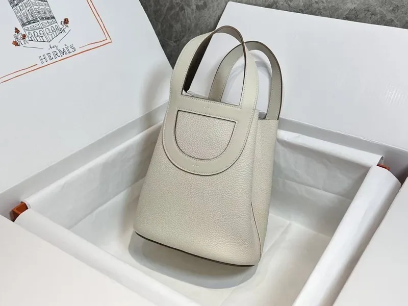 Hermes Cream Leather Bucket Handbag - Image 3