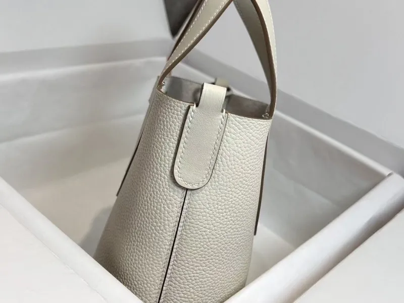 Hermes Cream Leather Bucket Handbag - Image 4