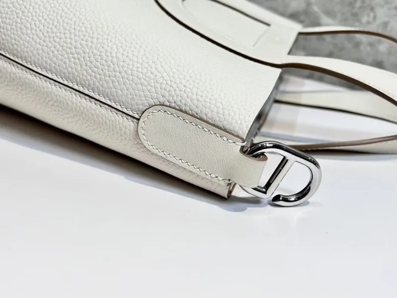 Hermes Cream Leather Bucket Handbag - Image 5