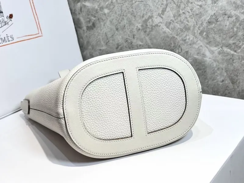 Hermes Cream Leather Bucket Handbag - Image 7