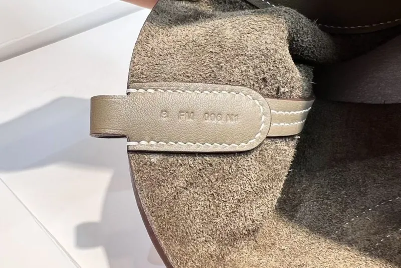 Hermes Taupe Leather Bucket Bag - Image 9