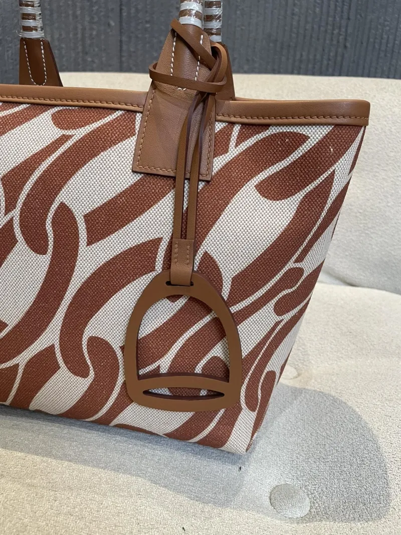 Alternative view of Hermes Shopping Bags-91