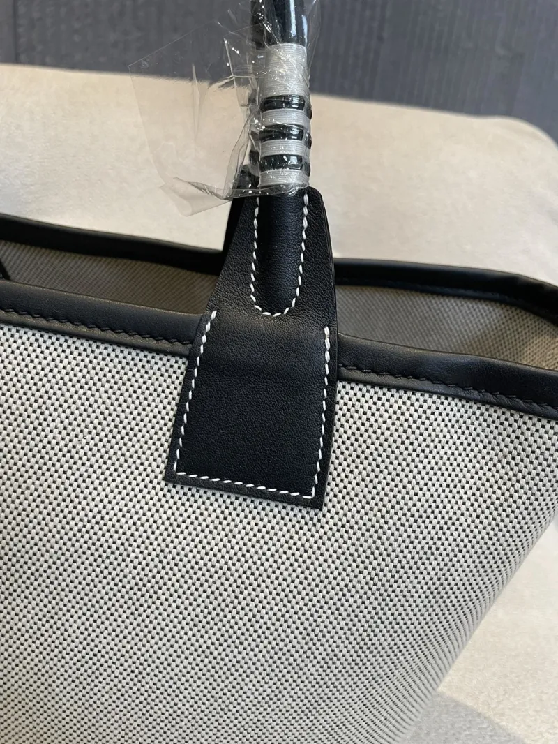 Hermes 92 Gray Canvas Tote Bag - Image 3