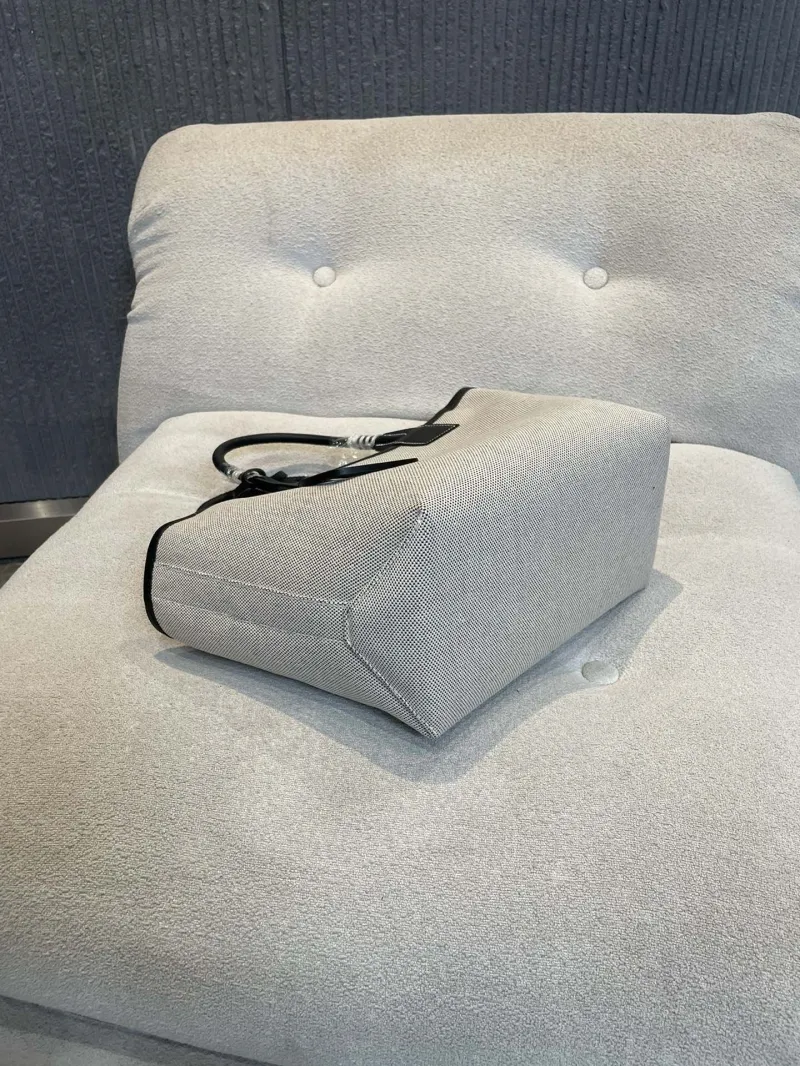Hermes 92 Gray Canvas Tote Bag - Image 5