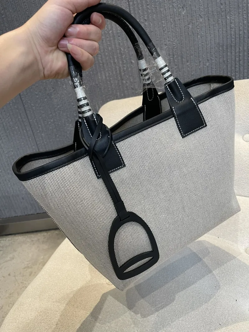 Hermes 92 Gray Canvas Tote Bag - Image 6